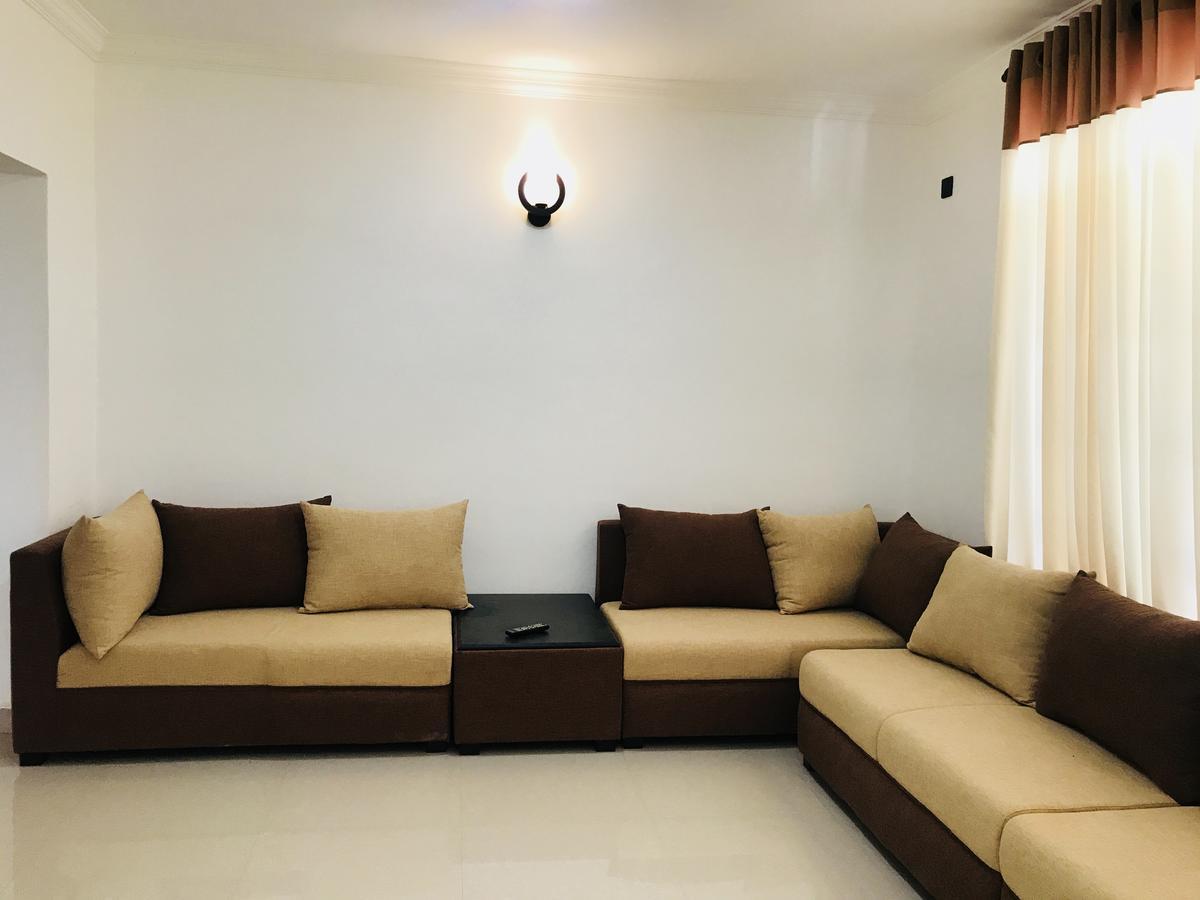Hotel Royal White Tourist Rest Anuradhapura Esterno foto