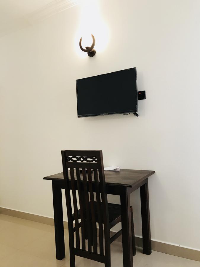 Hotel Royal White Tourist Rest Anuradhapura Esterno foto