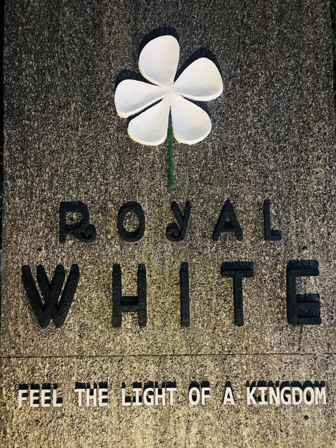 Hotel Royal White Tourist Rest Anuradhapura Esterno foto