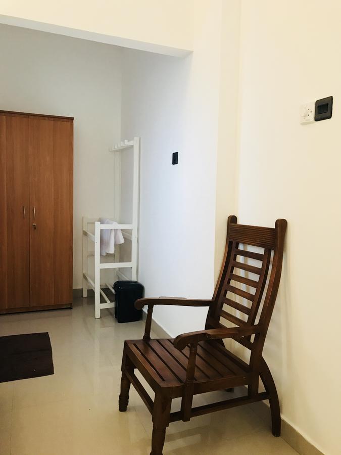 Hotel Royal White Tourist Rest Anuradhapura Esterno foto