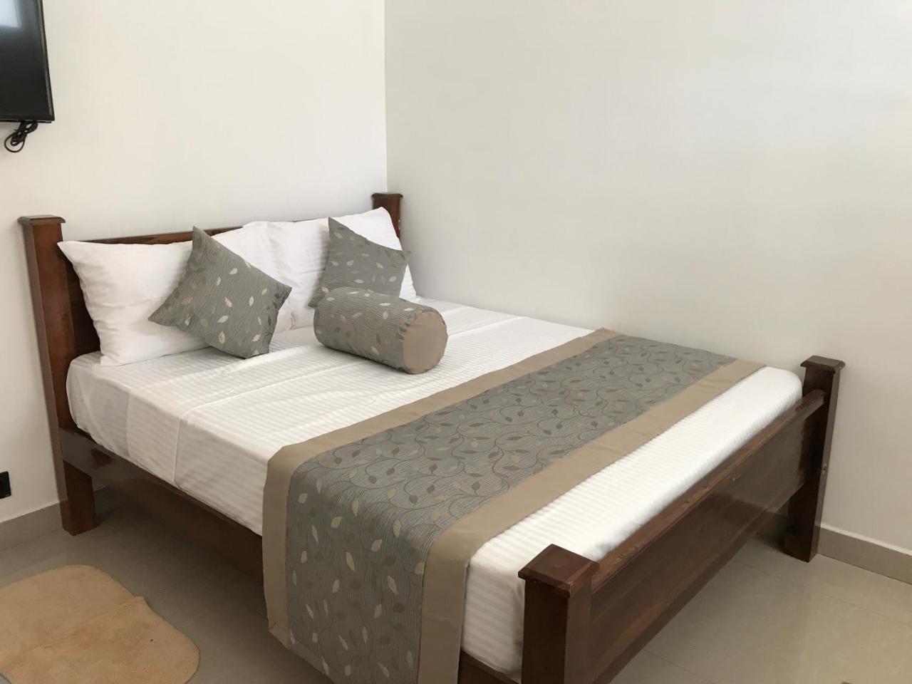 Hotel Royal White Tourist Rest Anuradhapura Esterno foto