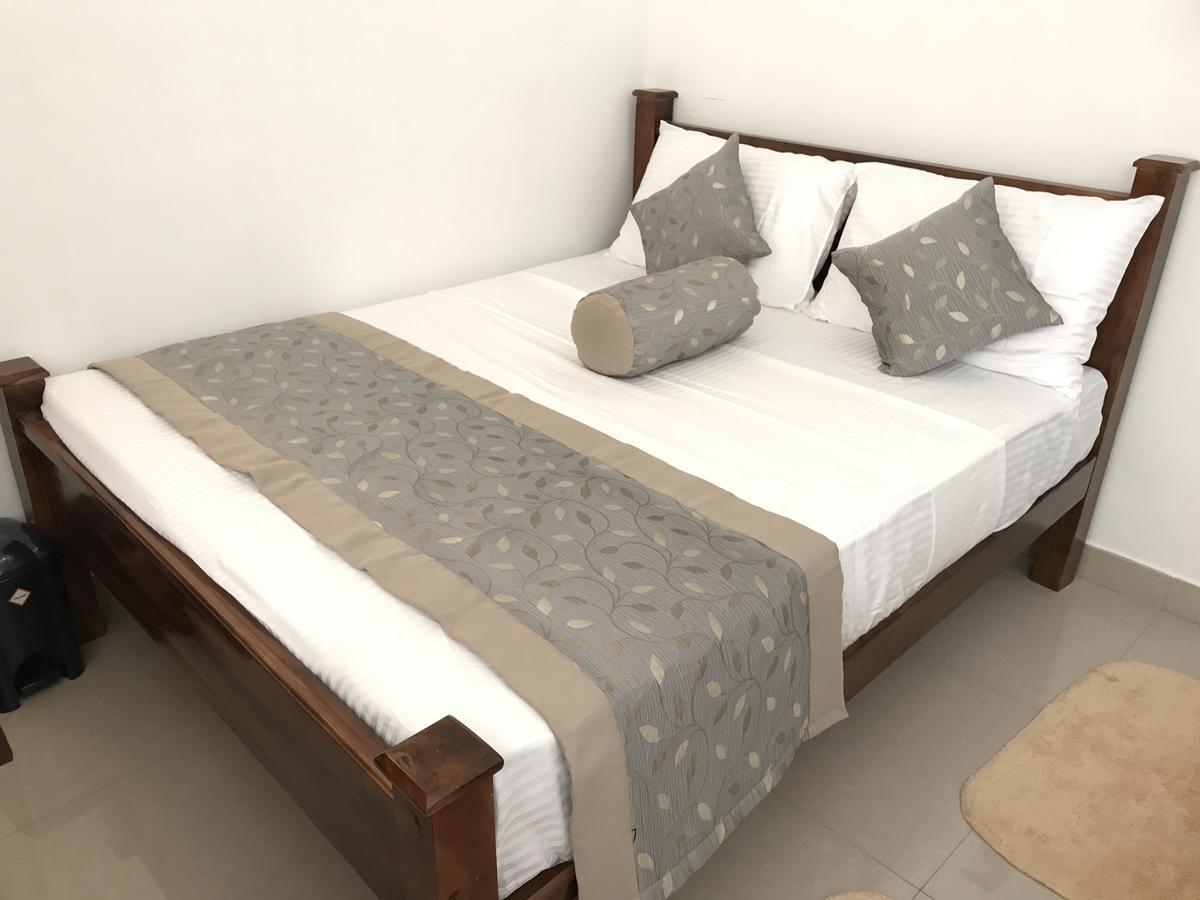 Hotel Royal White Tourist Rest Anuradhapura Esterno foto