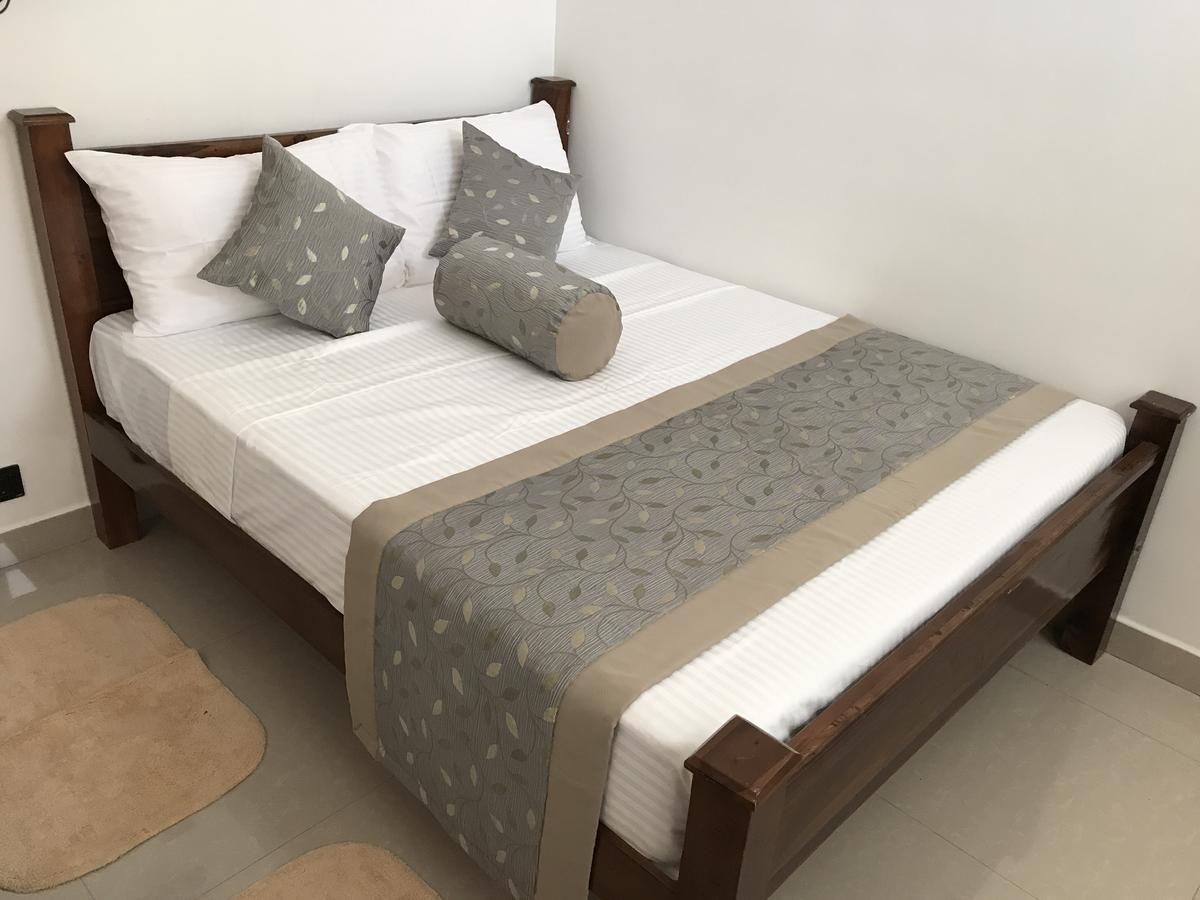 Hotel Royal White Tourist Rest Anuradhapura Esterno foto