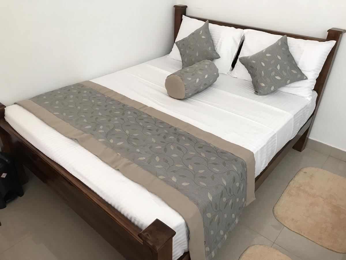 Hotel Royal White Tourist Rest Anuradhapura Esterno foto