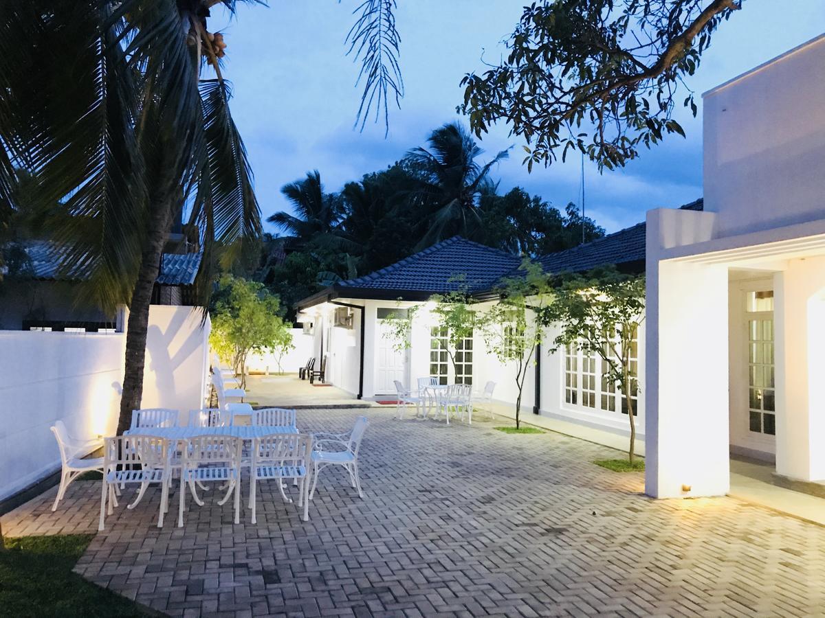 Hotel Royal White Tourist Rest Anuradhapura Esterno foto