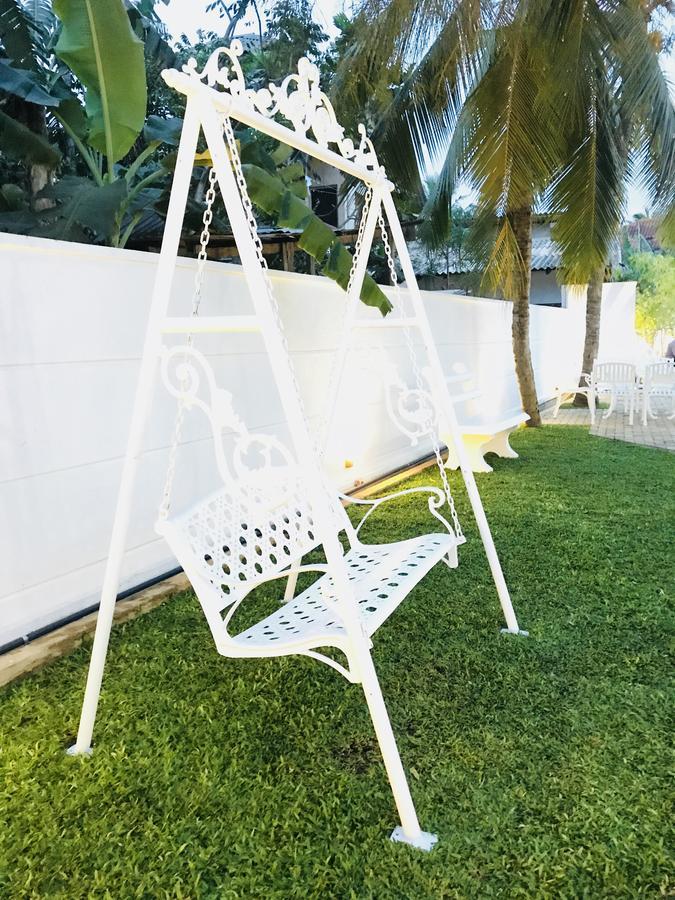 Hotel Royal White Tourist Rest Anuradhapura Esterno foto