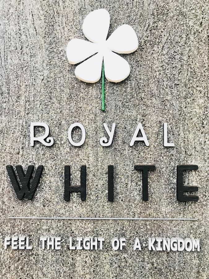Hotel Royal White Tourist Rest Anuradhapura Esterno foto