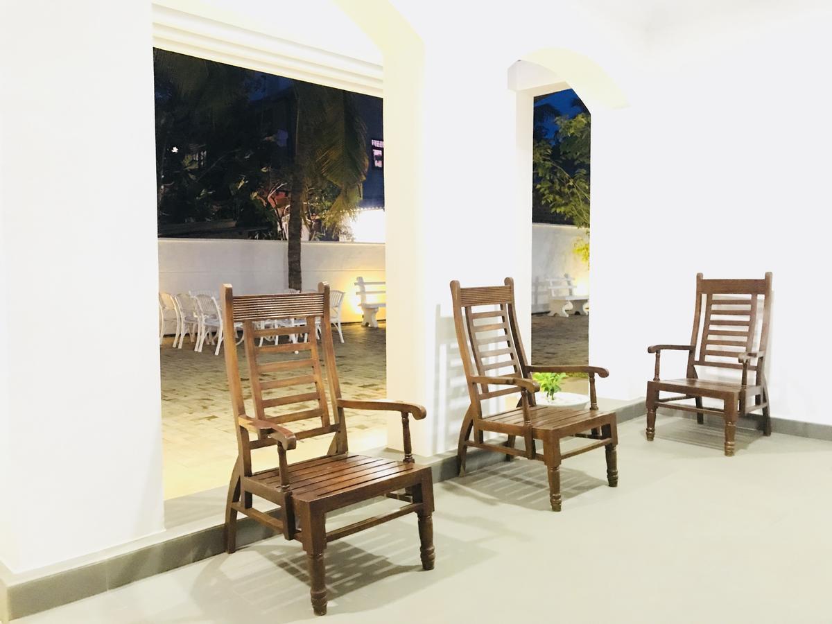 Hotel Royal White Tourist Rest Anuradhapura Esterno foto