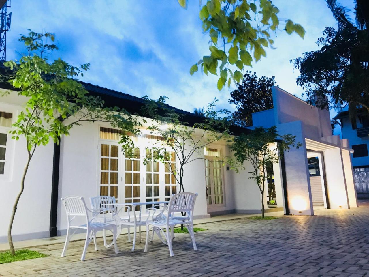 Hotel Royal White Tourist Rest Anuradhapura Esterno foto